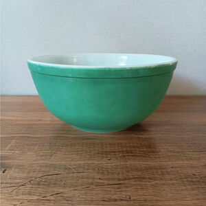 Vintage Pyrex Opal Glass 2.5 qt Mixing Serving Bowl